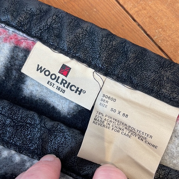 Woolrich Blanket, 50 x 68 , Faux leather Trim, Deers 🦌& birds 🦅, red, black - Picture 4 of 8
